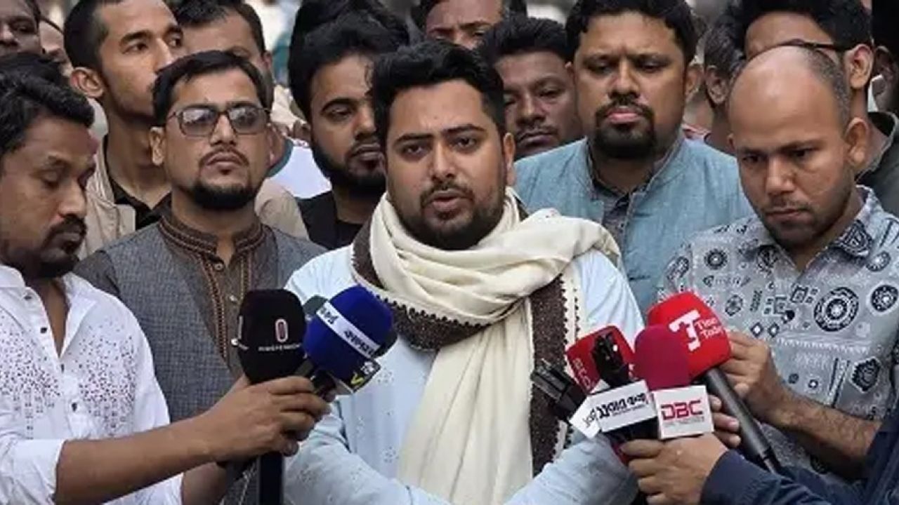 আমাদের বাধা দেওয়া হচ্ছে—ব্যানার-ফেস্টুন ছিঁড়ে ফেলা হচ্ছে: নাহিদ ইসলাম