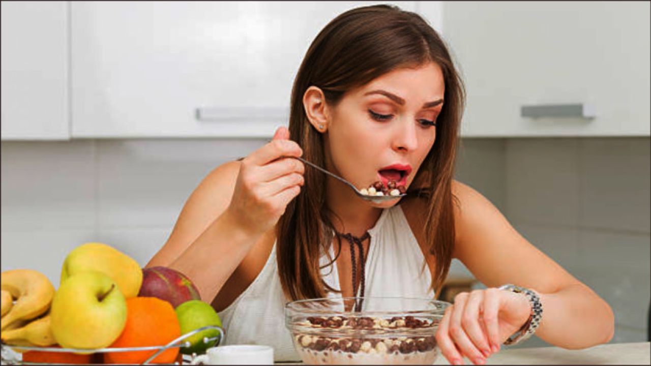 তাড়াহুড়ো করে খাওয়ার ফলে শরীরে কী ঘটে