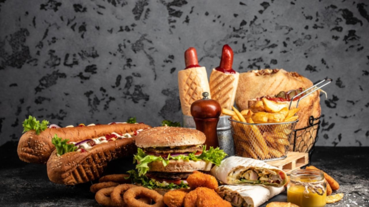 পেটের মেদ কমাতে এখনই বাদ দিন এই ৬টি খাবার