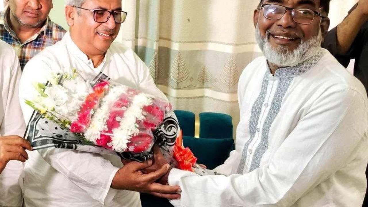 রাজশাহী-৩ আসনে বিএনপি–জামায়াত প্রার্থীর শুভেচ্ছা বিনিময়