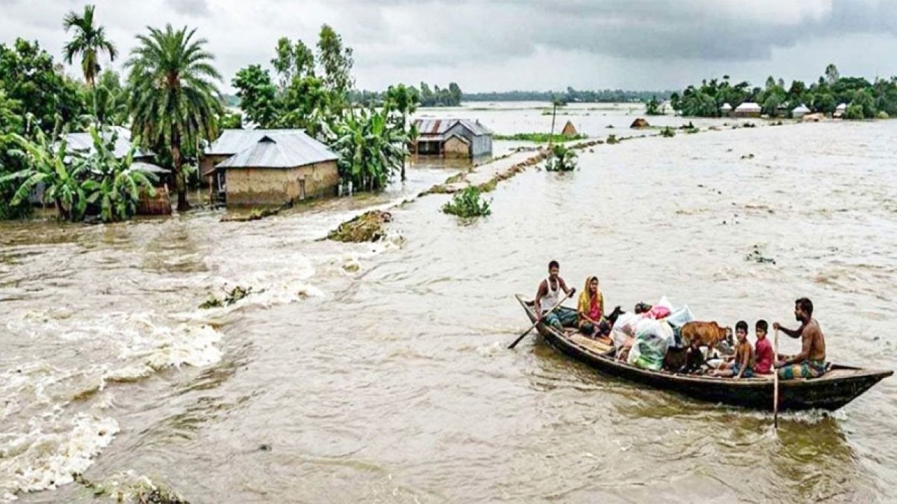 টানা বৃষ্টিপাতের প্রভাবে দেশের ৫ নদীর পানি বিপৎসীমায়, বন্যার শঙ্কা