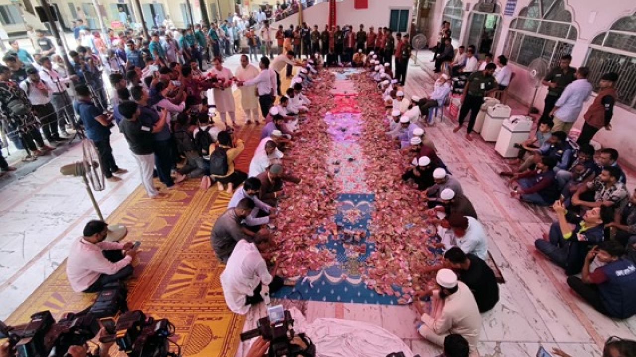 ১৯ দিনেই দানবাক্সে ৪৭ লাখ টাকা শাহজালাল (রহ.) মাজারে মিলল বিদেশি মুদ্রা, স্বর্ণ-রুপাও