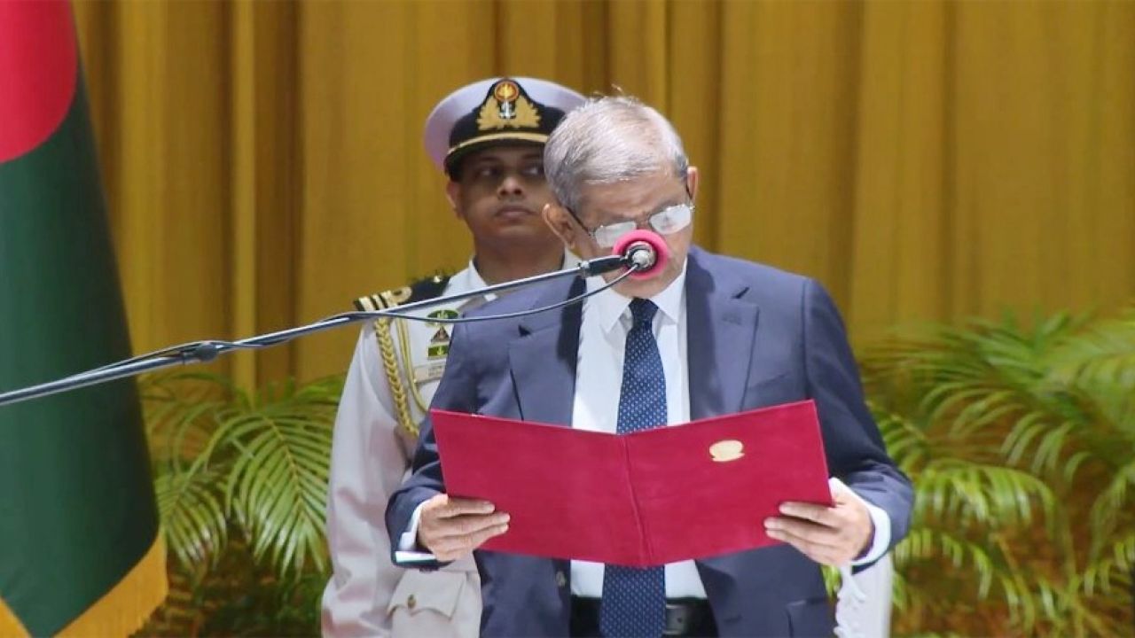 রাষ্ট্রপতির দায়িত্ব নিলেন মির্জা ফখরুল ইসলাম আলমগীর