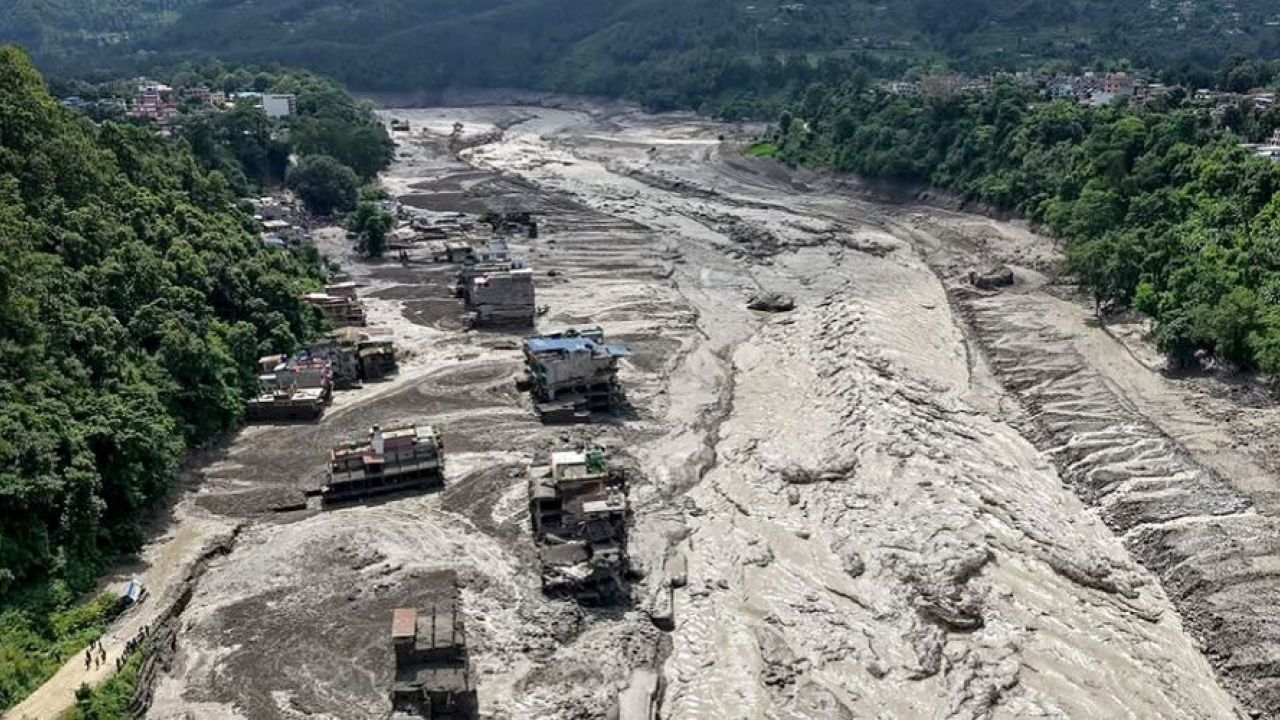 নেপালে আকস্মিক ভয়াবহ বন্যায় নিহত ১৭ 