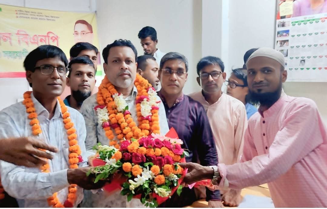 ধুনটে বিএনপির সভাপতি মামুনকে ফুলেল সংবর্ধনা