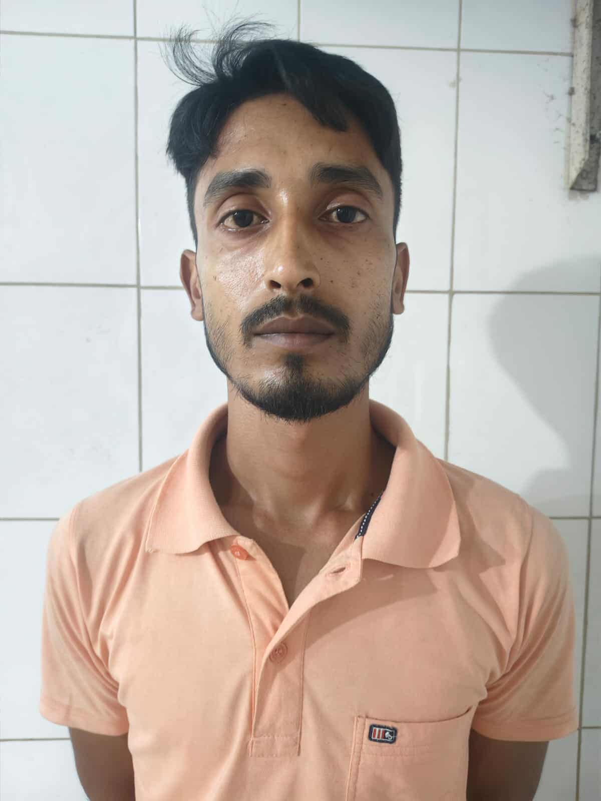 পুঠিয়ায় ক্লুলেস হত্যা মামলার অন্যতম আসামি র্যাব-৫ এর হাতে আটক