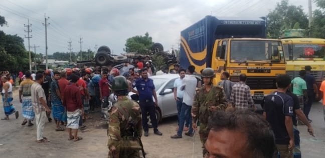 ময়মনসিংহের ভালুকায় কভারভ্যান, প্রাইভেটকার, অটোরিকশা ও ট্রাকের চতুর্মুখী সংঘর্ষে নিহত-১ আহত-৪