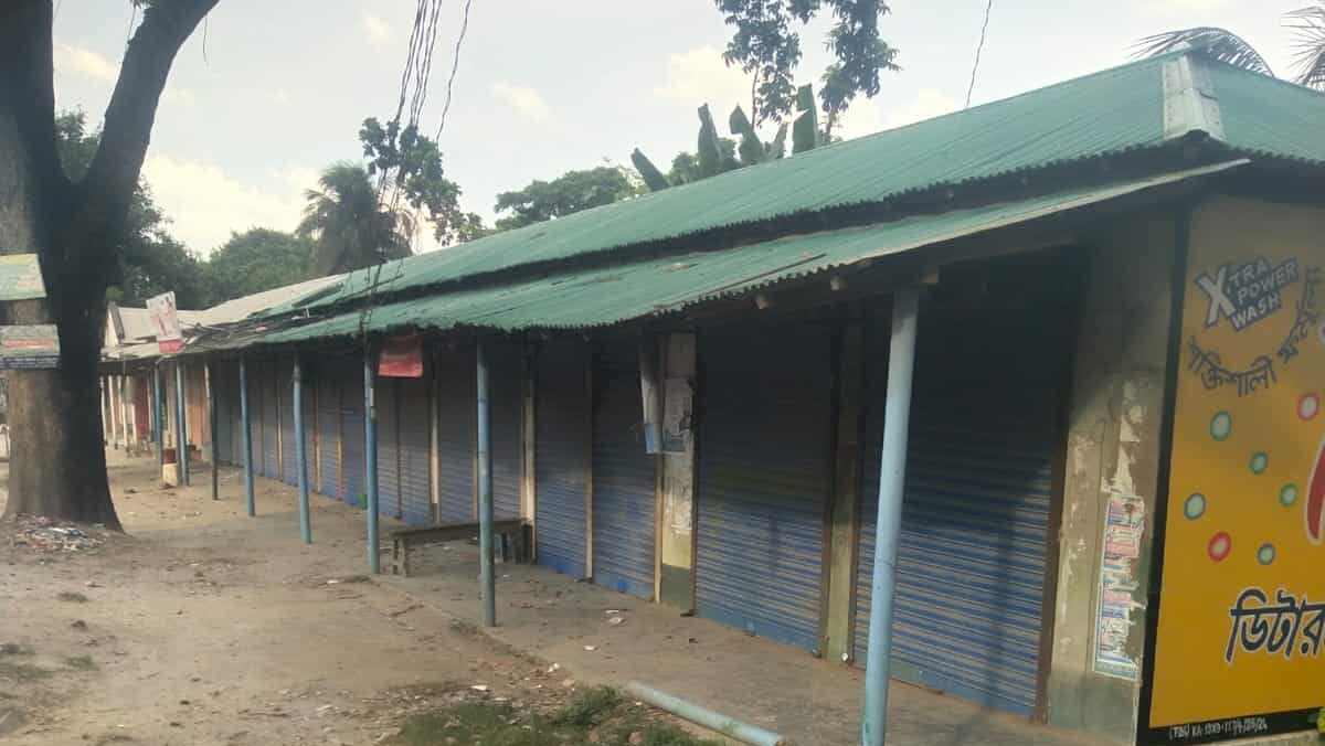 পুঠিয়ায় ছেলের ঋণের দায়ে পিতার দোকানে তালা ঝুলিয়ে জবর দখলের অভিযোগ