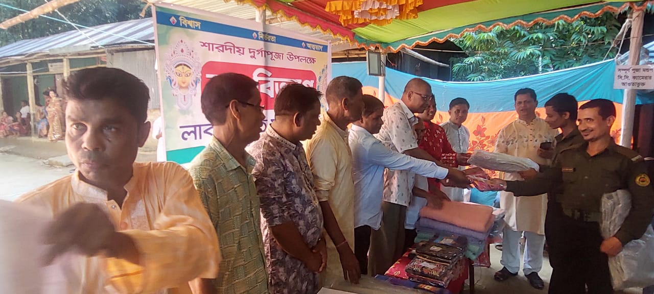 কানাইঘাটে লাবণ্য সিতি ফাউন্ডেশনের শারদীয় উপহার সামগ্রী বিতরণ
